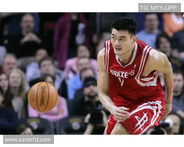 姚明与詹姆斯巅峰对决精彩视频回顾，重温篮球传奇瞬间